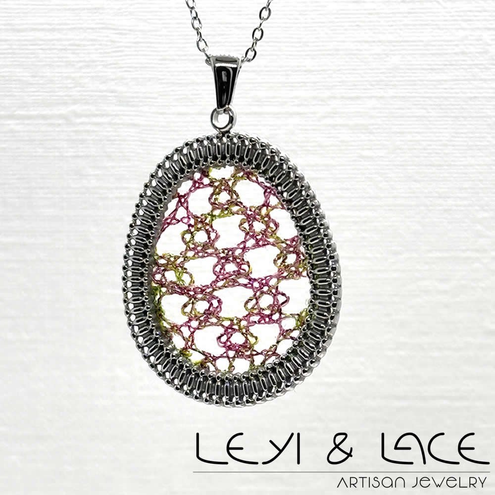 Collar Ovalado Rosas - Leyi & Lace - Artisan Jewelry - Encaje de Bolillos - Joyería Artesana de Encaje de Bolillos