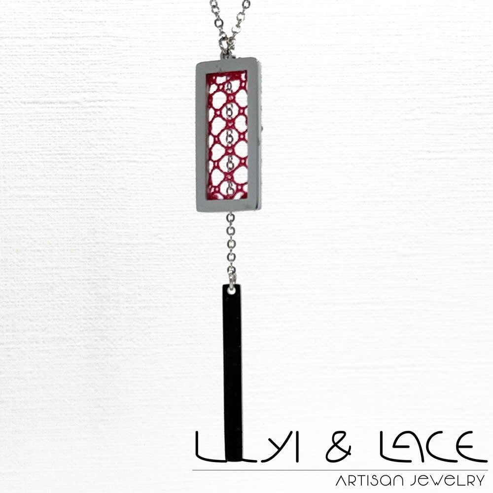 Colgante Rectangular Rosa - Leyi & Lace - Artisan Jewelry - Encaje de Bolillos - Joyería Artesana de Encaje de Bolillos