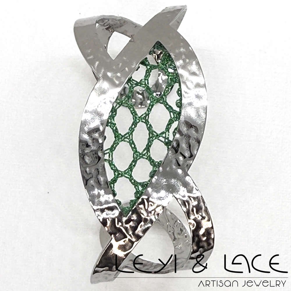 Brazalete Oval Verde - Leyi & Lace - Artisan Jewelry - Encaje de Bolillos - Joyería Artesana de Encaje de Bolillos