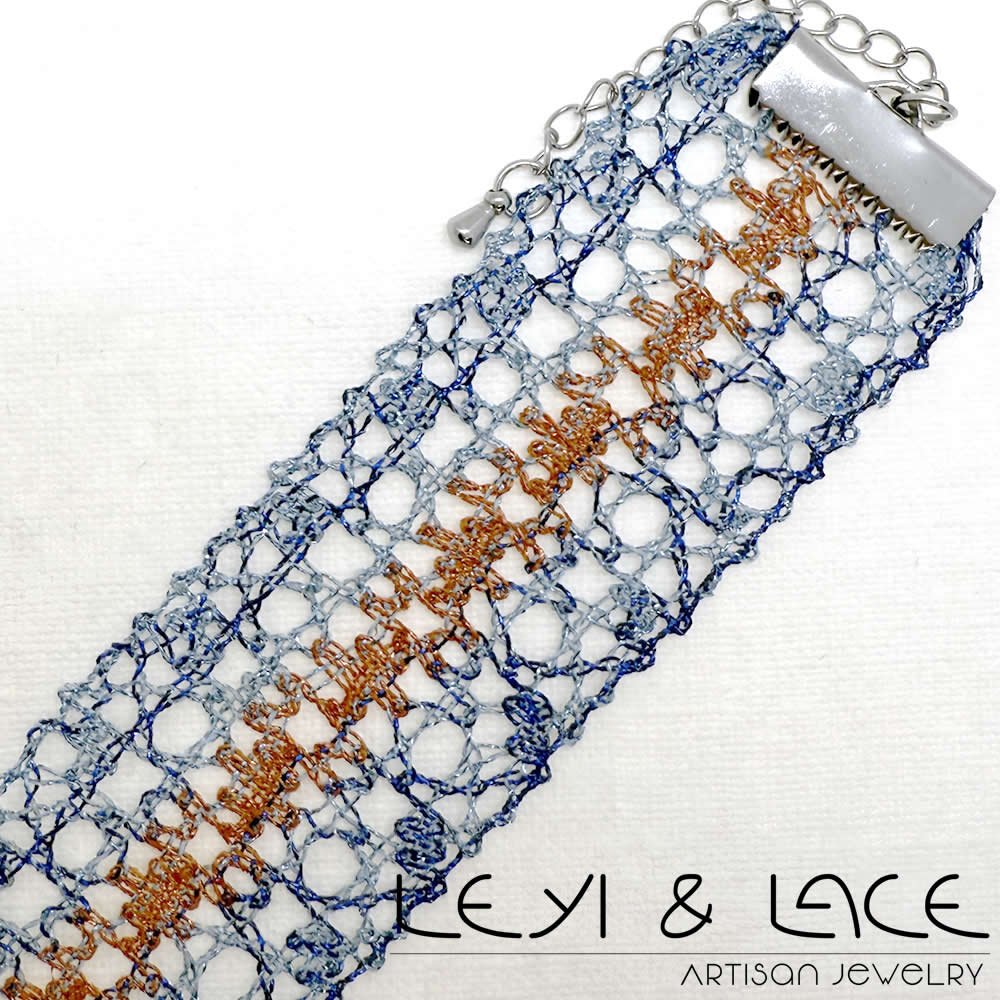 Brazalete Azules y Naranja - Leyi & Lace - Artisan Jewelry - Encaje de Bolillos - Joyería Artesana de Encaje de Bolillos