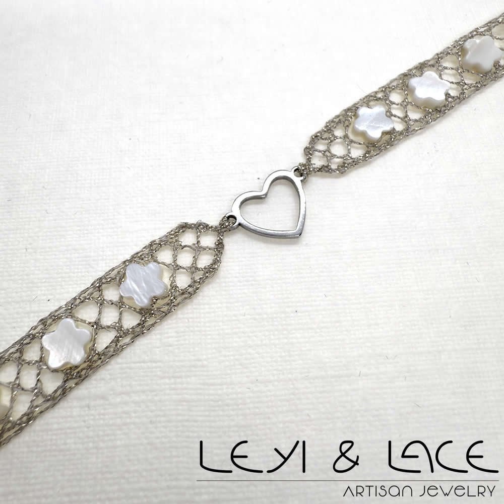 Pulsera Corazón con Flores - Leyi & Lace - Artisan Jewelry - Encaje de Bolillos - Joyería Artesana de Encaje de Bolillos