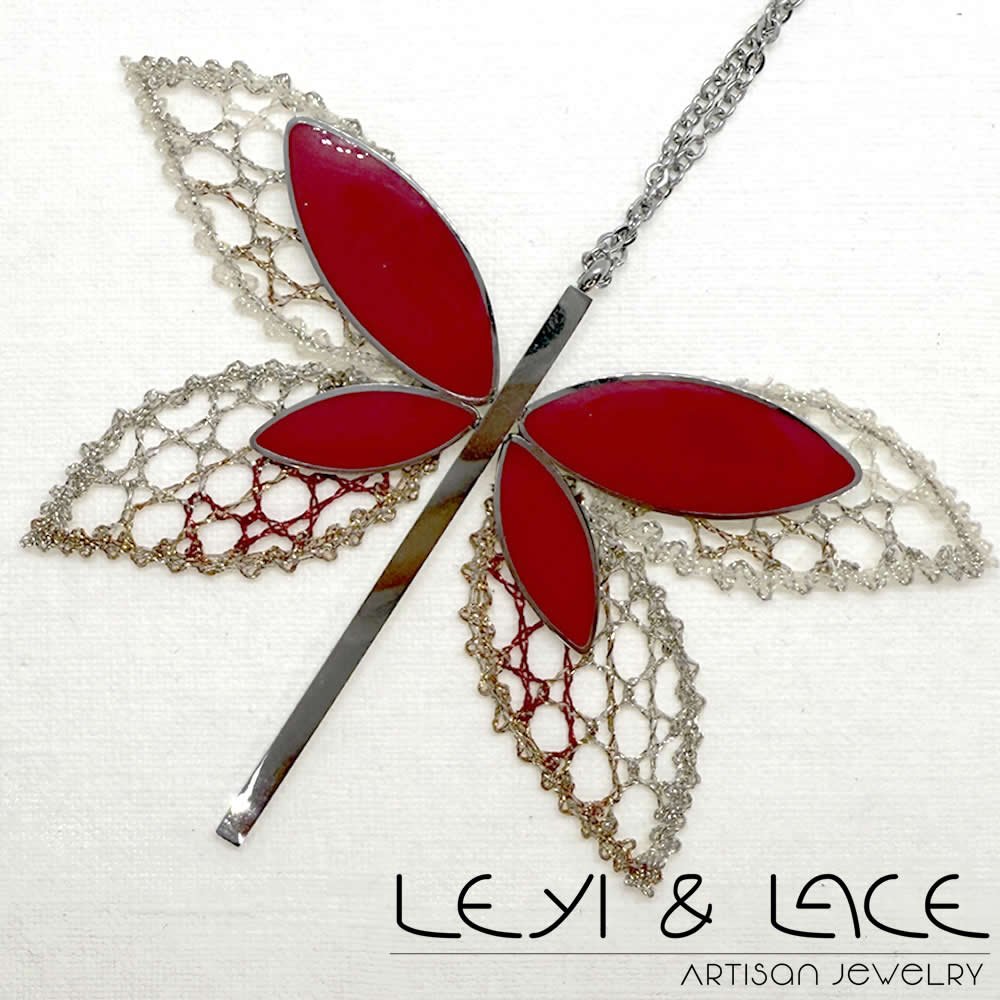 Collar Libélula Roja - Leyi & Lace - Artisan Jewelry - Encaje de Bolillos - Joyería Artesana de Encaje de Bolillos