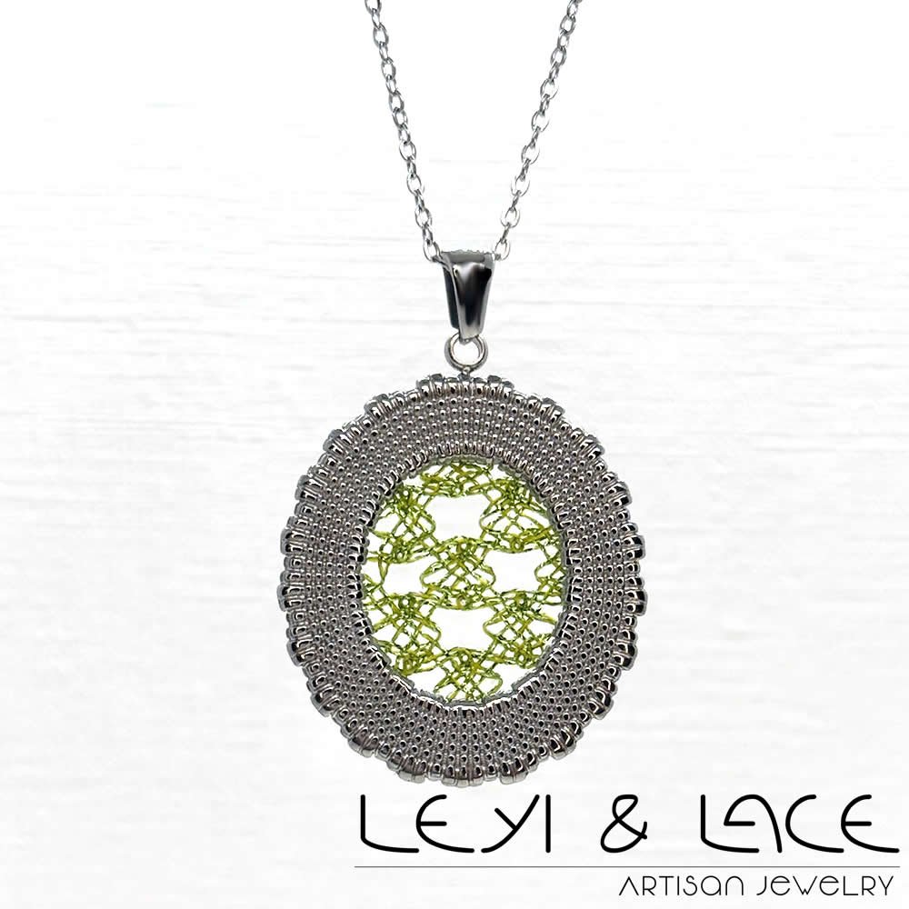 Collar Ovalado New Verde Claro - Leyi & Lace - Artisan Jewelry - Encaje de Bolillos - Joyería Artesana de Encaje de Bolillos